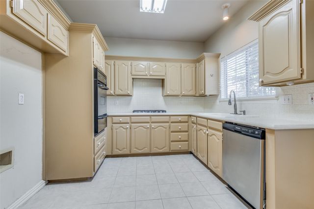 3147 Waterside Drive, Arlington, TX 76012