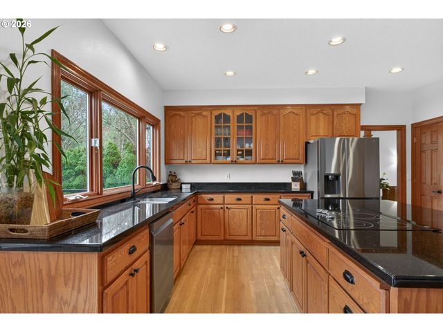 12757 Nw HARTFORD St, Portland, OR 97229