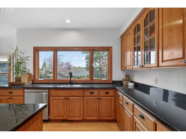 12757 Nw HARTFORD St, Portland, OR 97229