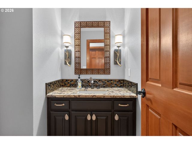 12757 Nw HARTFORD St, Portland, OR 97229