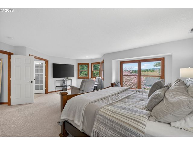 12757 Nw HARTFORD St, Portland, OR 97229