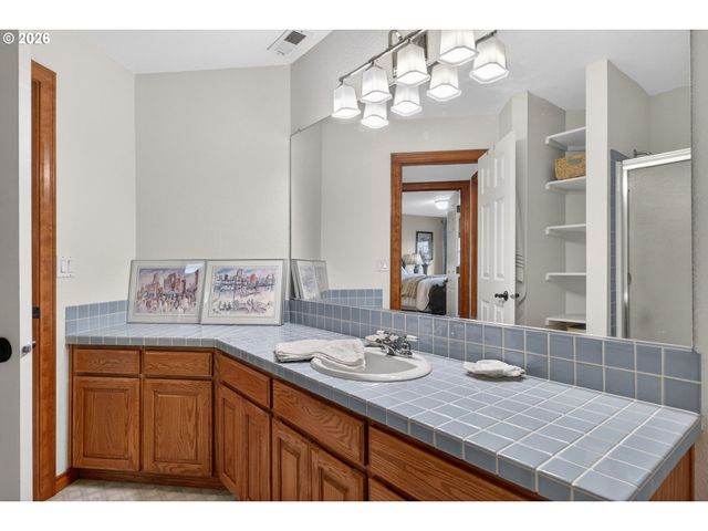 12757 Nw HARTFORD St, Portland, OR 97229