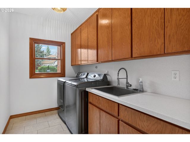 12757 Nw HARTFORD St, Portland, OR 97229