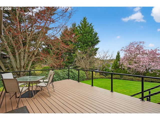 12757 Nw HARTFORD St, Portland, OR 97229