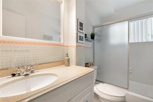 160 NE 8th Ave 21A, Hallandale Beach, FL 33009