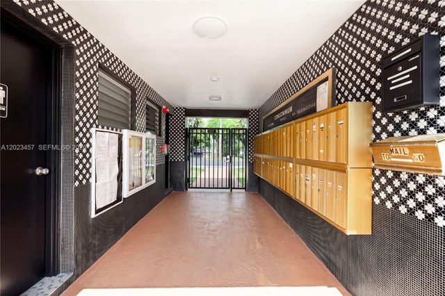 160 NE 8th Ave 21A, Hallandale Beach, FL 33009