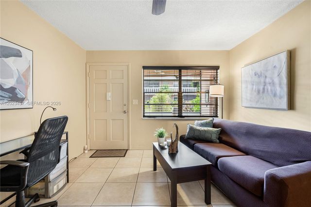 160 NE 8th Ave 21A, Hallandale Beach, FL 33009