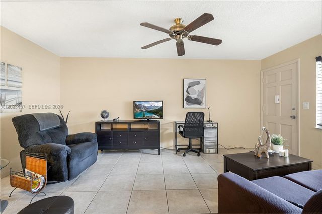 160 NE 8th Ave 21A, Hallandale Beach, FL 33009
