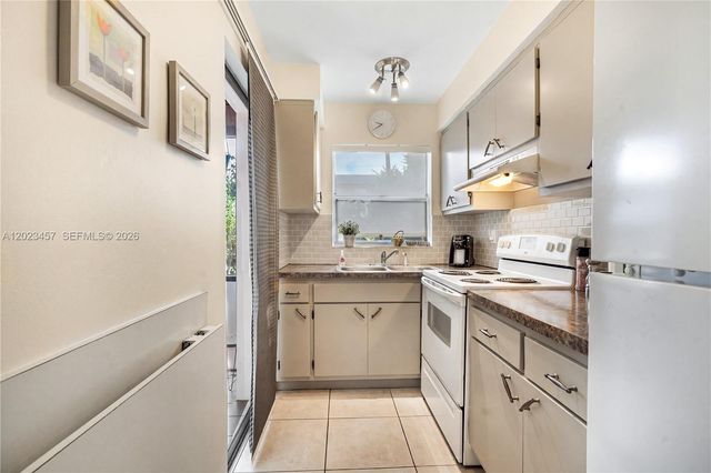 160 NE 8th Ave 21A, Hallandale Beach, FL 33009