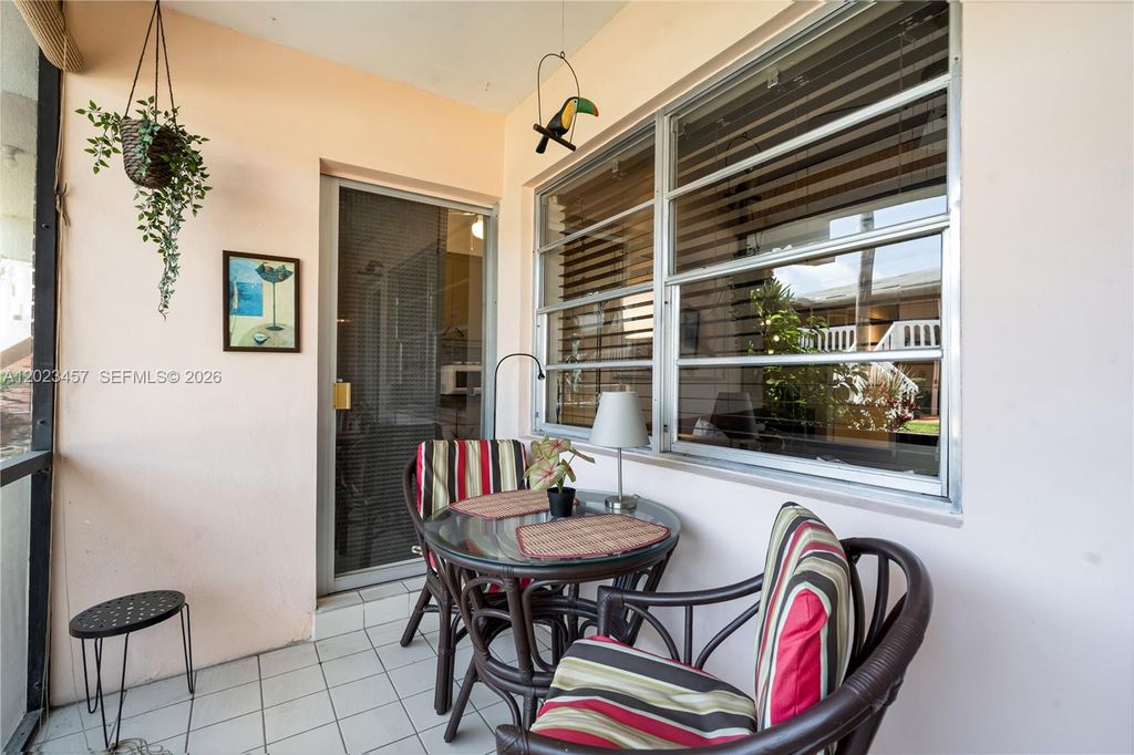 160 NE 8th Ave 21A, Hallandale Beach, FL 33009