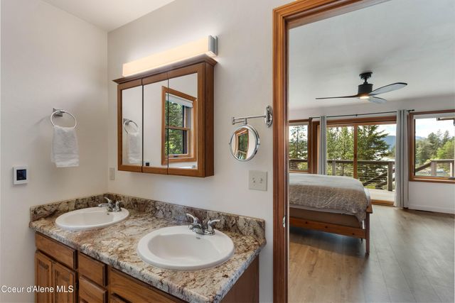 2385 Sunnyside RD, Sandpoint, ID 83864