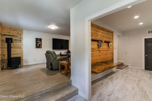 2385 Sunnyside RD, Sandpoint, ID 83864