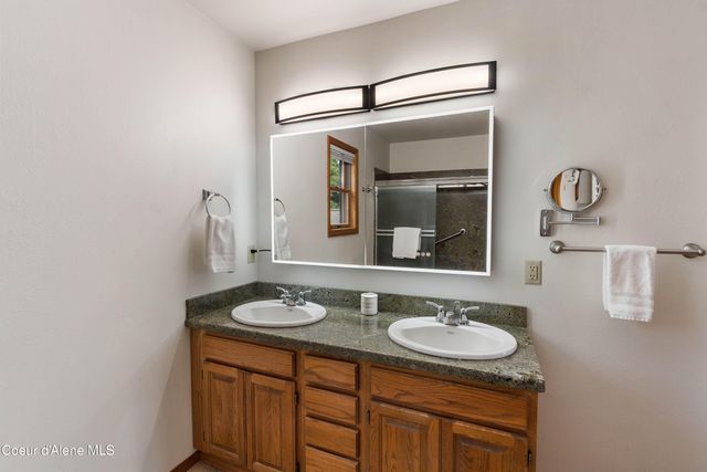 2385 Sunnyside RD, Sandpoint, ID 83864
