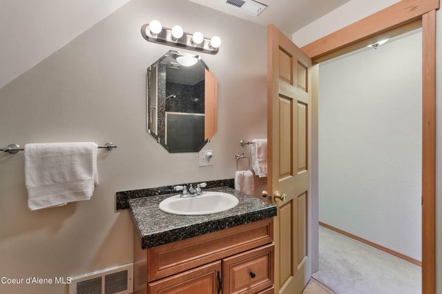 2385 Sunnyside RD, Sandpoint, ID 83864
