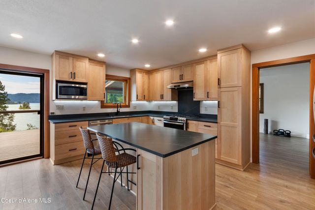 2385 Sunnyside RD, Sandpoint, ID 83864