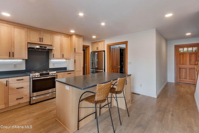 2385 Sunnyside RD, Sandpoint, ID 83864