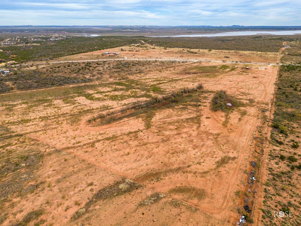 Image 14 of property listing at 564 Cedar Cove Rd, Robert Lee, TX 76945