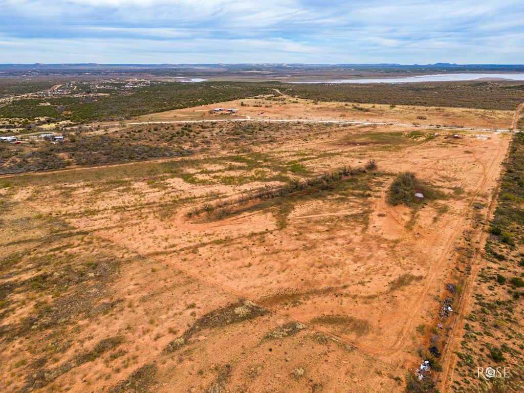 Image 15 of property listing at 564 Cedar Cove Rd, Robert Lee, TX 76945