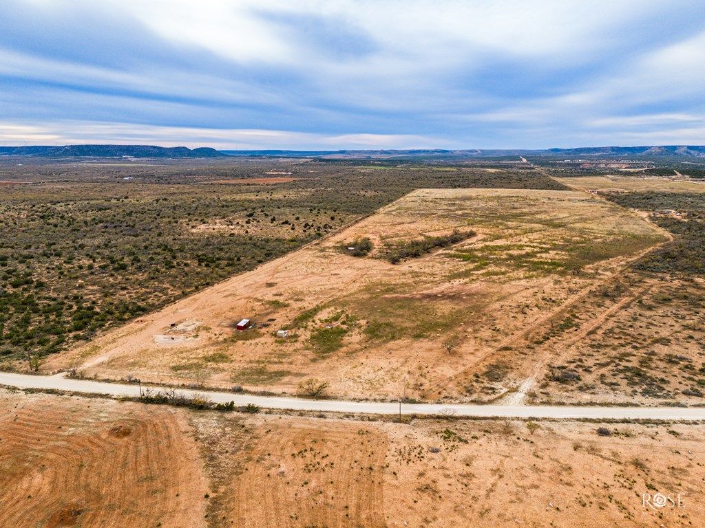 Image 4 of property listing at 564 Cedar Cove Rd, Robert Lee, TX 76945