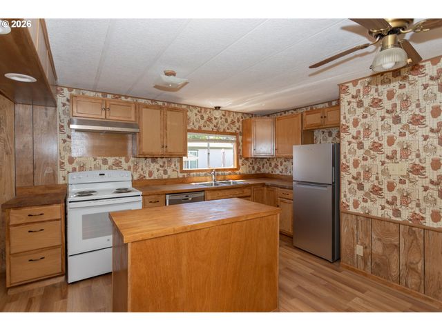 1199 N TERRY St 165, Eugene, OR 97402