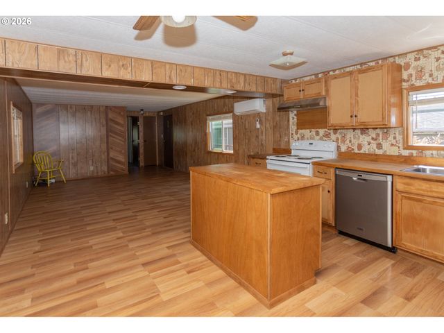1199 N TERRY St 165, Eugene, OR 97402