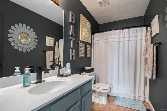 4004 Stonegate Drive, Mishawaka, IN 46544