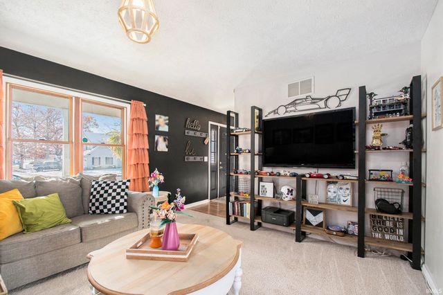 4004 Stonegate Drive, Mishawaka, IN 46544