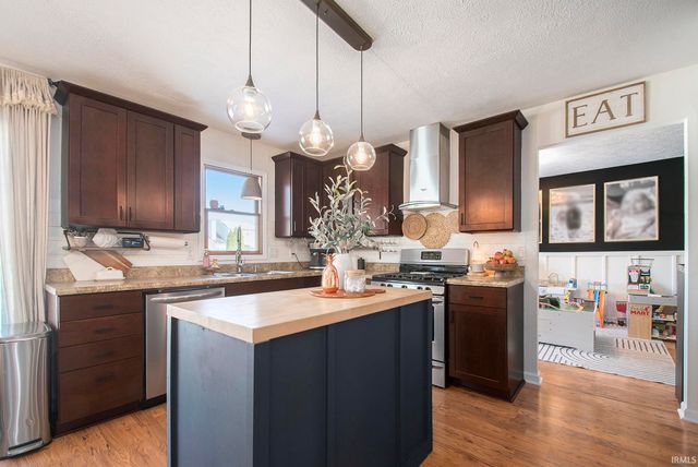 4004 Stonegate Drive, Mishawaka, IN 46544