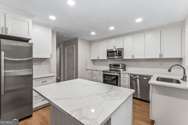 204 Groveland Drive, Peachtree City, GA 30269