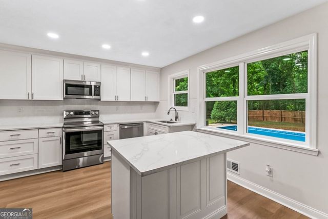 204 Groveland Drive, Peachtree City, GA 30269