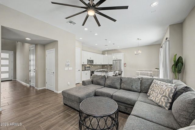 901 S SMITH Road 1064, Tempe, AZ 85281