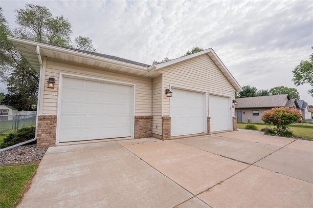 1704 Sierra Drive, Eau Claire, WI 54701