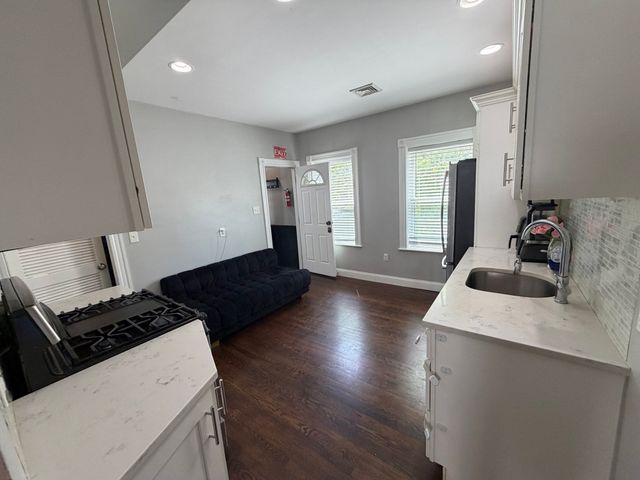 26 Elder St 2, Boston, MA 02125