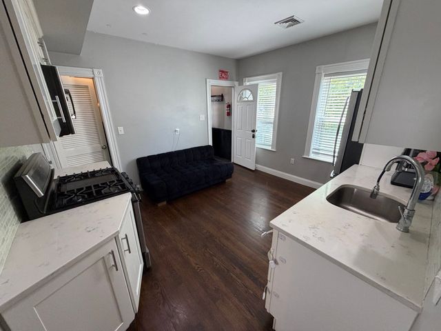 26 Elder St 2, Boston, MA 02125