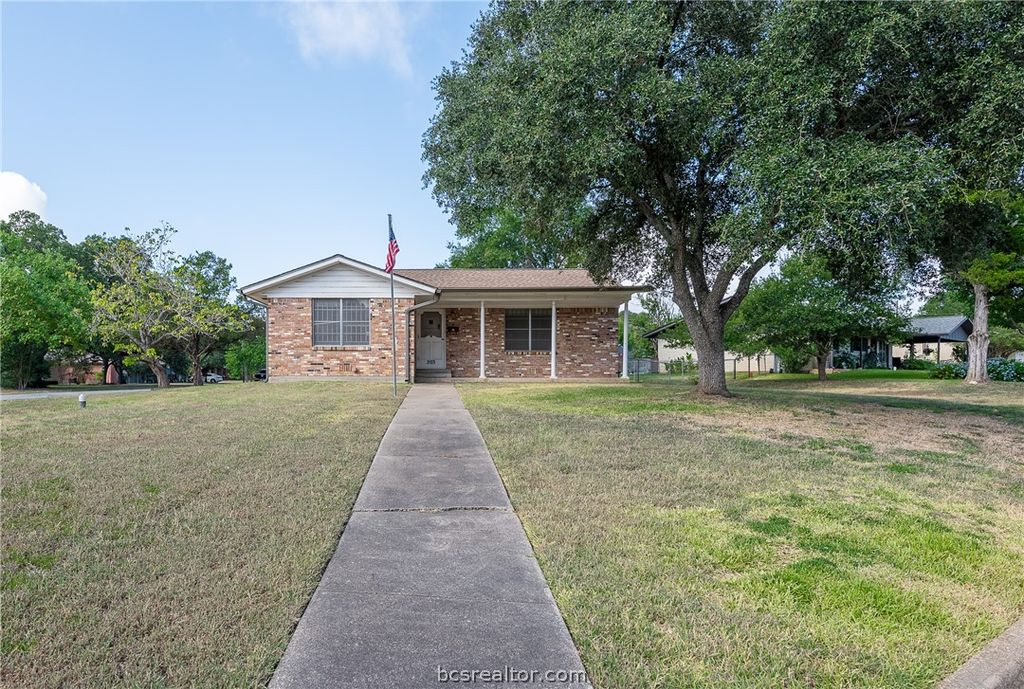 303 Borderbrook Drive, Bryan, TX 77801 — exterior