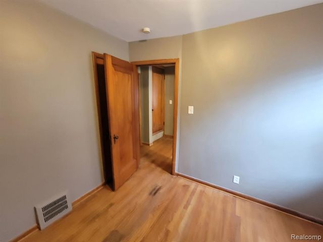 21240 Redmond Avenue, Eastpointe, MI 48021
