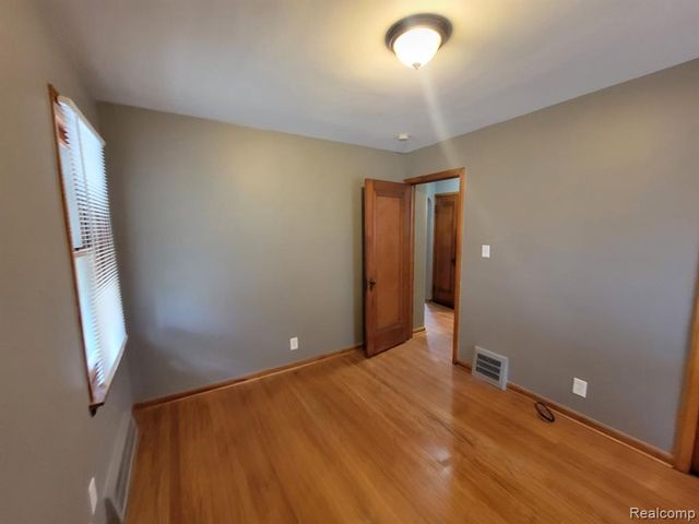 21240 Redmond Avenue, Eastpointe, MI 48021