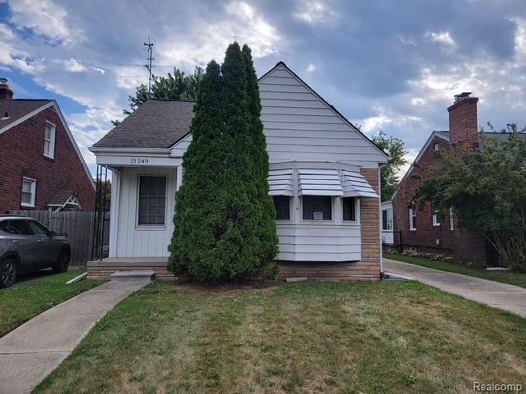 21240 Redmond Avenue, Eastpointe, MI 48021
