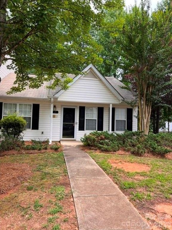 5121 Magnolia Tree Lane, Charlotte, NC 28215