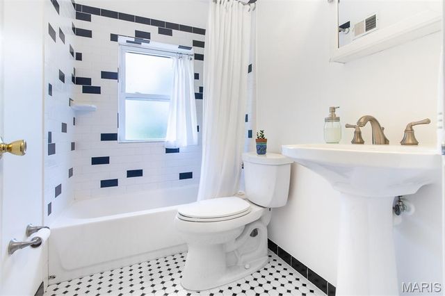 7631 Lynn Avenue, University City, MO 63130