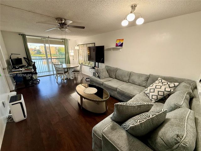 7900 NW 50th St 205, Lauderhill, FL 33351