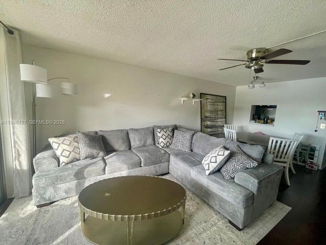 7900 NW 50th St 205, Lauderhill, FL 33351