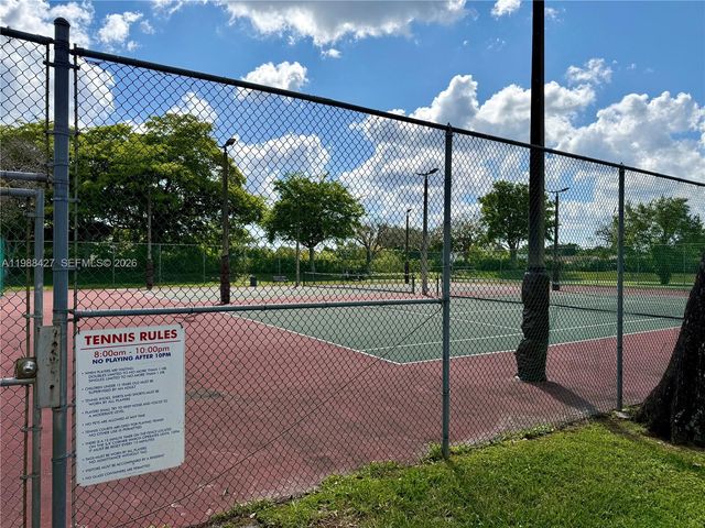 7900 NW 50th St 205, Lauderhill, FL 33351