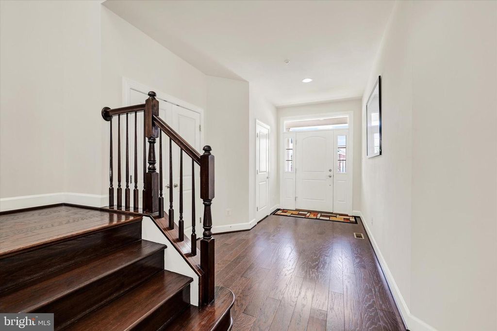 Image 7 of property listing at 2788 CHEEKWOOD CIR, Ellicott City, MD 21042