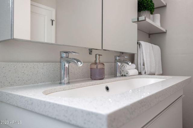 6325 E CAROLINA Drive, Scottsdale, AZ 85254