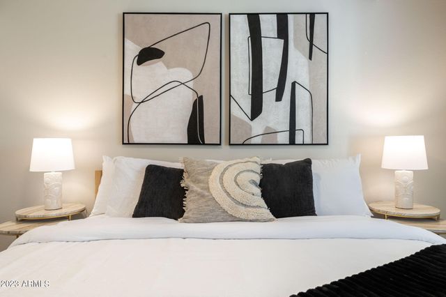 6325 E CAROLINA Drive, Scottsdale, AZ 85254