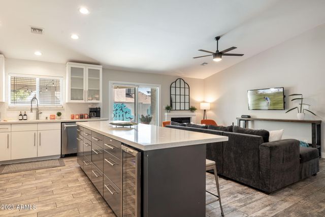 6325 E CAROLINA Drive, Scottsdale, AZ 85254