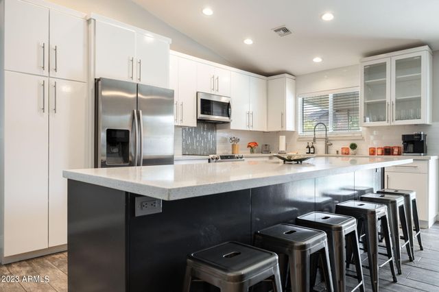 6325 E CAROLINA Drive, Scottsdale, AZ 85254