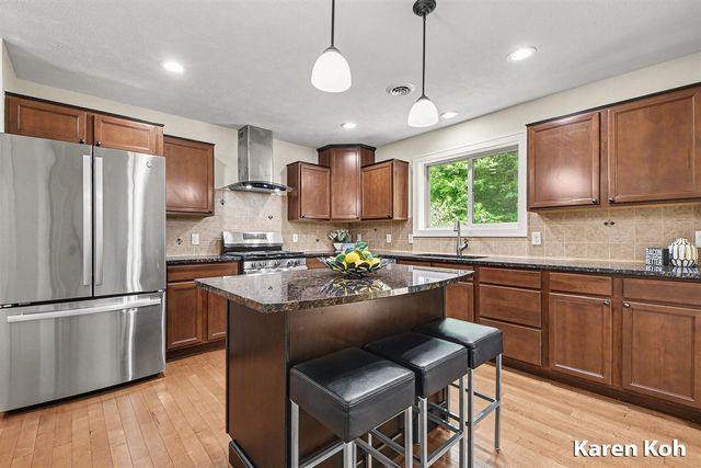 4521 Burton Forest Court, Grand Rapids, MI 49546