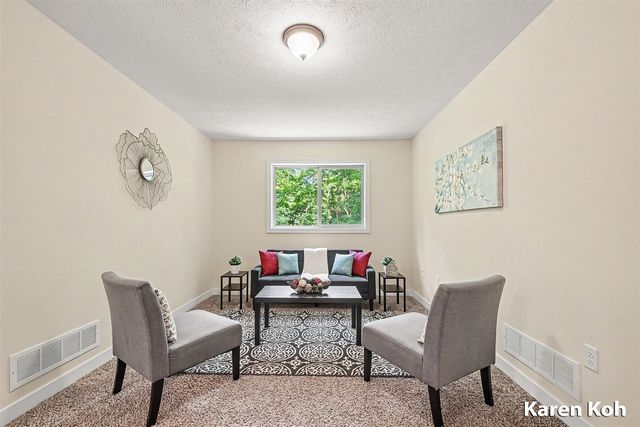 4521 Burton Forest Court, Grand Rapids, MI 49546